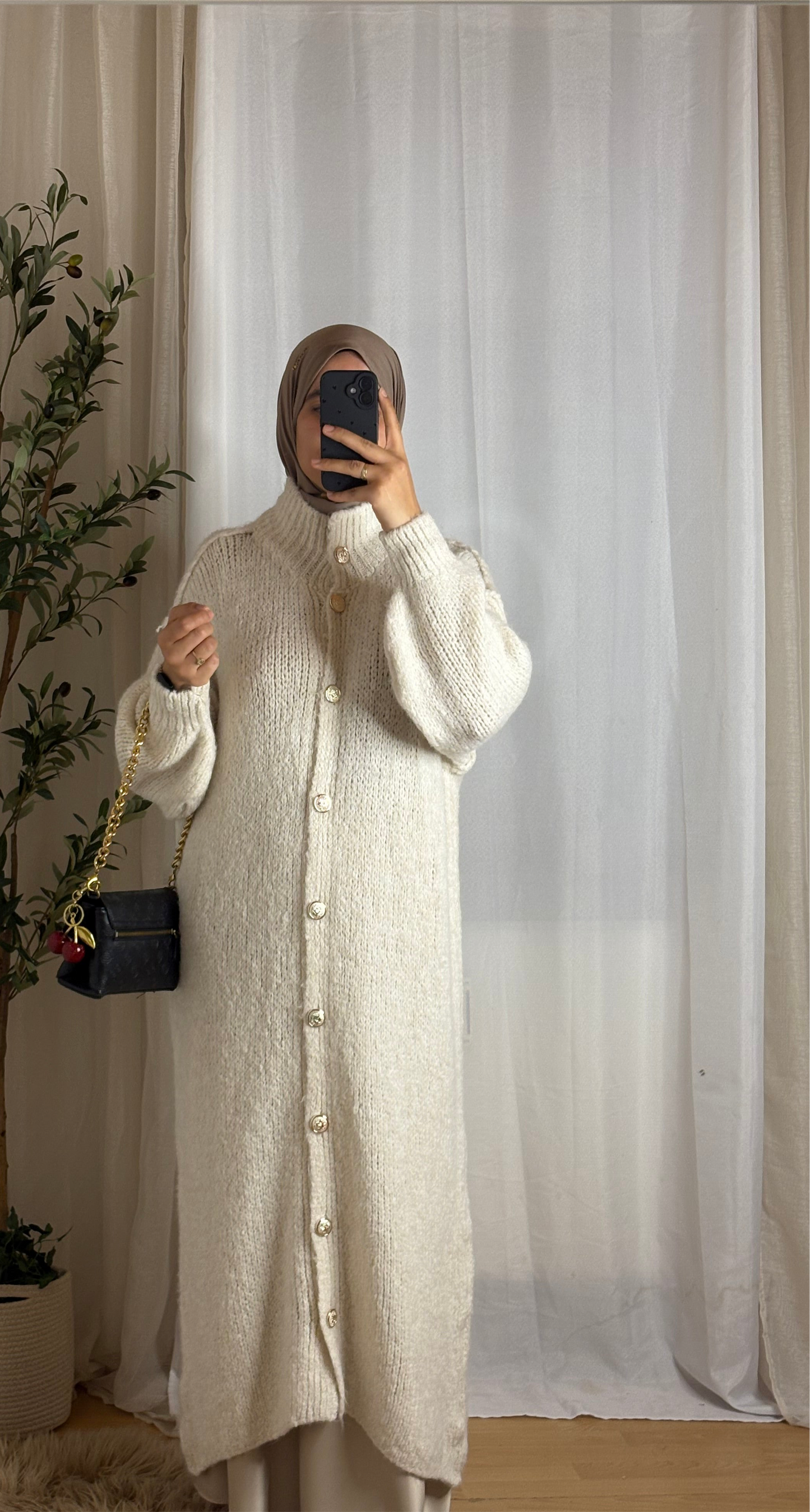 Jersey largo de invierno beige – elegancia cálida y modesta