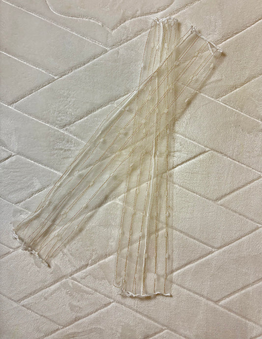 Weiße Tüllhandschuhe mit goldenen Linien – Elegante lange Handschuhe